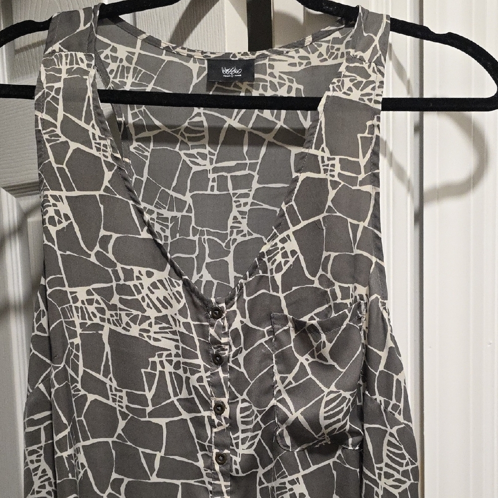 Mossimo Supply Co. Gray and White Patterned Blouse - Picture 11 of 15